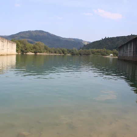 U Dvori Hotel Podgorodtsy ภายนอก รูปภาพ