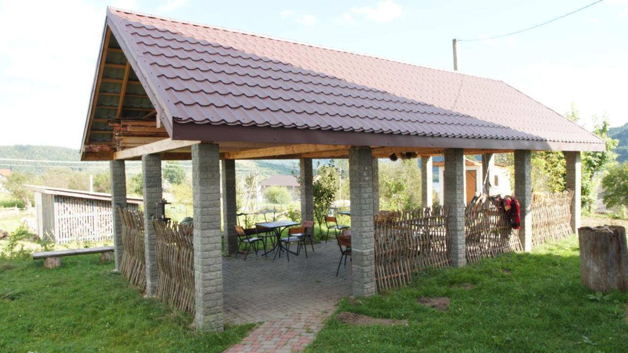 U Dvori Hotel Podgorodtsy ภายนอก รูปภาพ