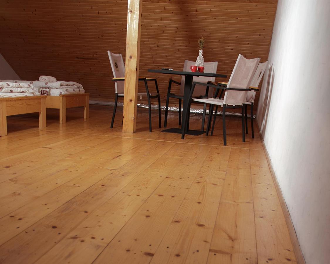 U Dvori Hotel Podgorodtsy ภายนอก รูปภาพ