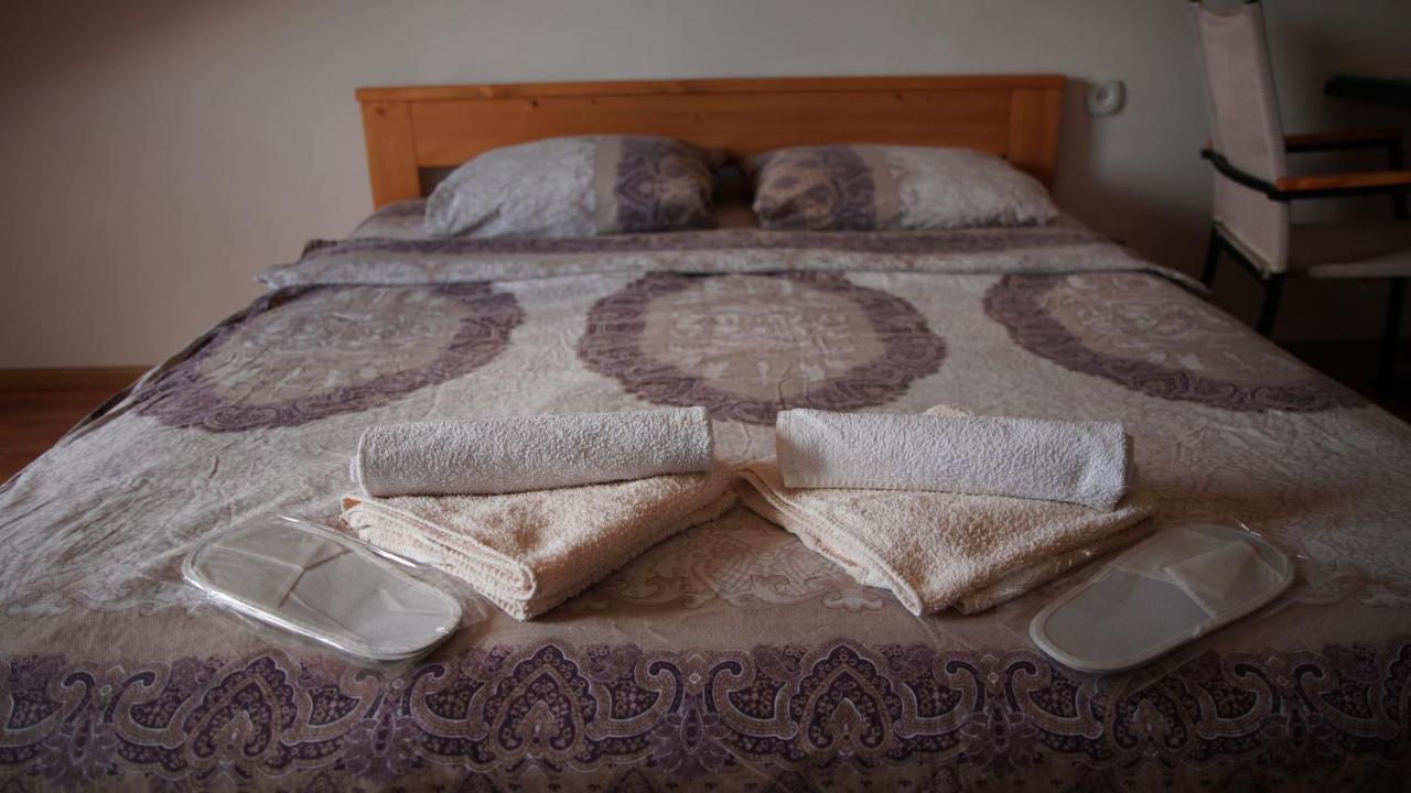 U Dvori Hotel Podgorodtsy ภายนอก รูปภาพ