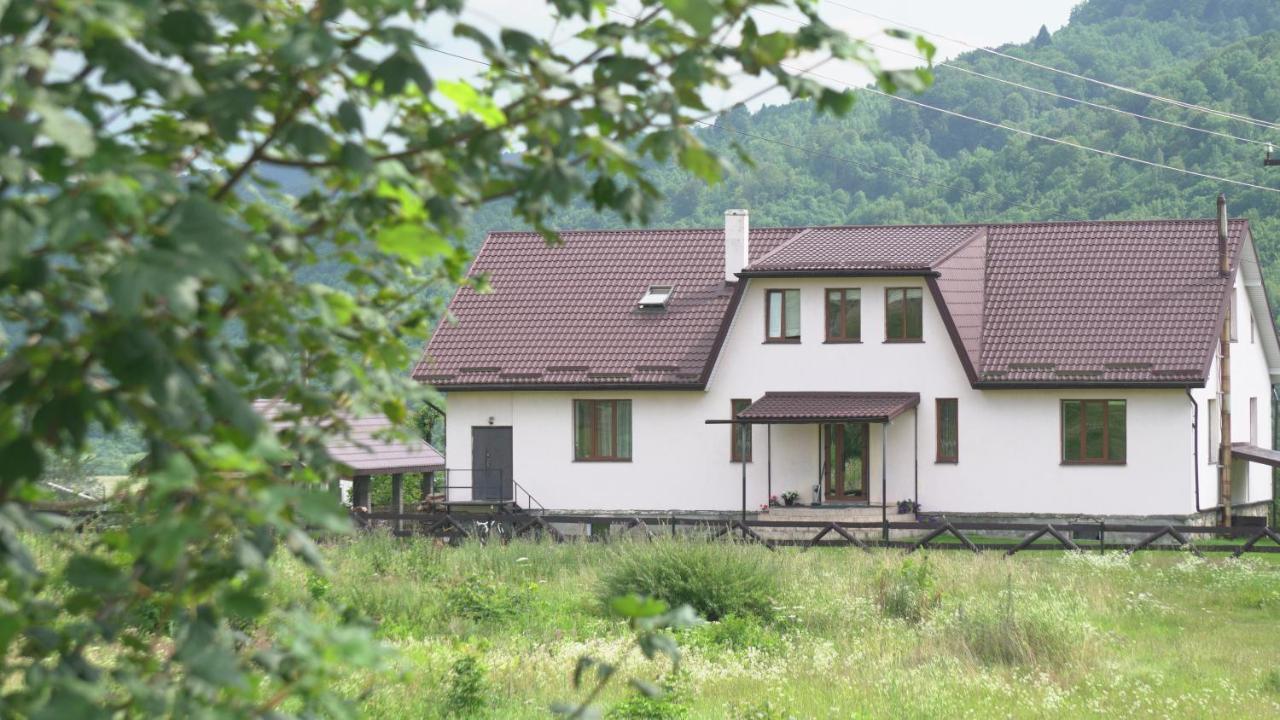 U Dvori Hotel Podgorodtsy ภายนอก รูปภาพ