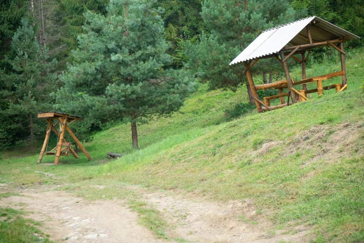U Dvori Hotel Podgorodtsy ภายนอก รูปภาพ