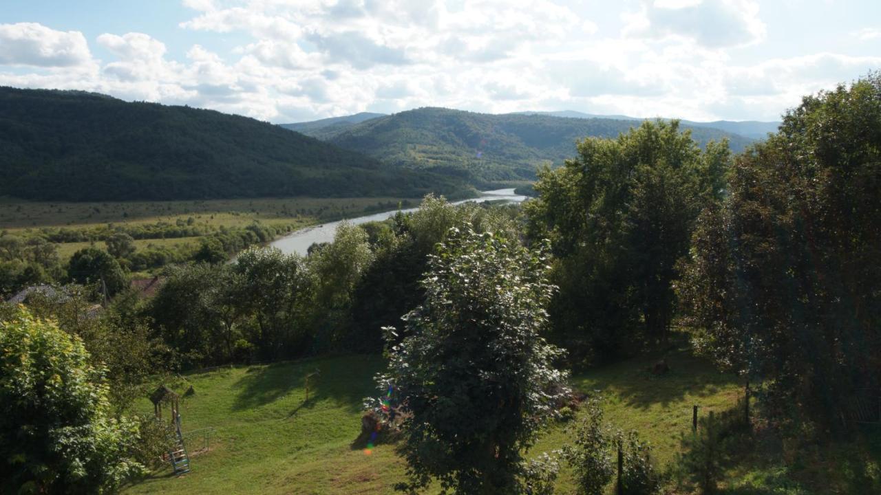 U Dvori Hotel Podgorodtsy ภายนอก รูปภาพ