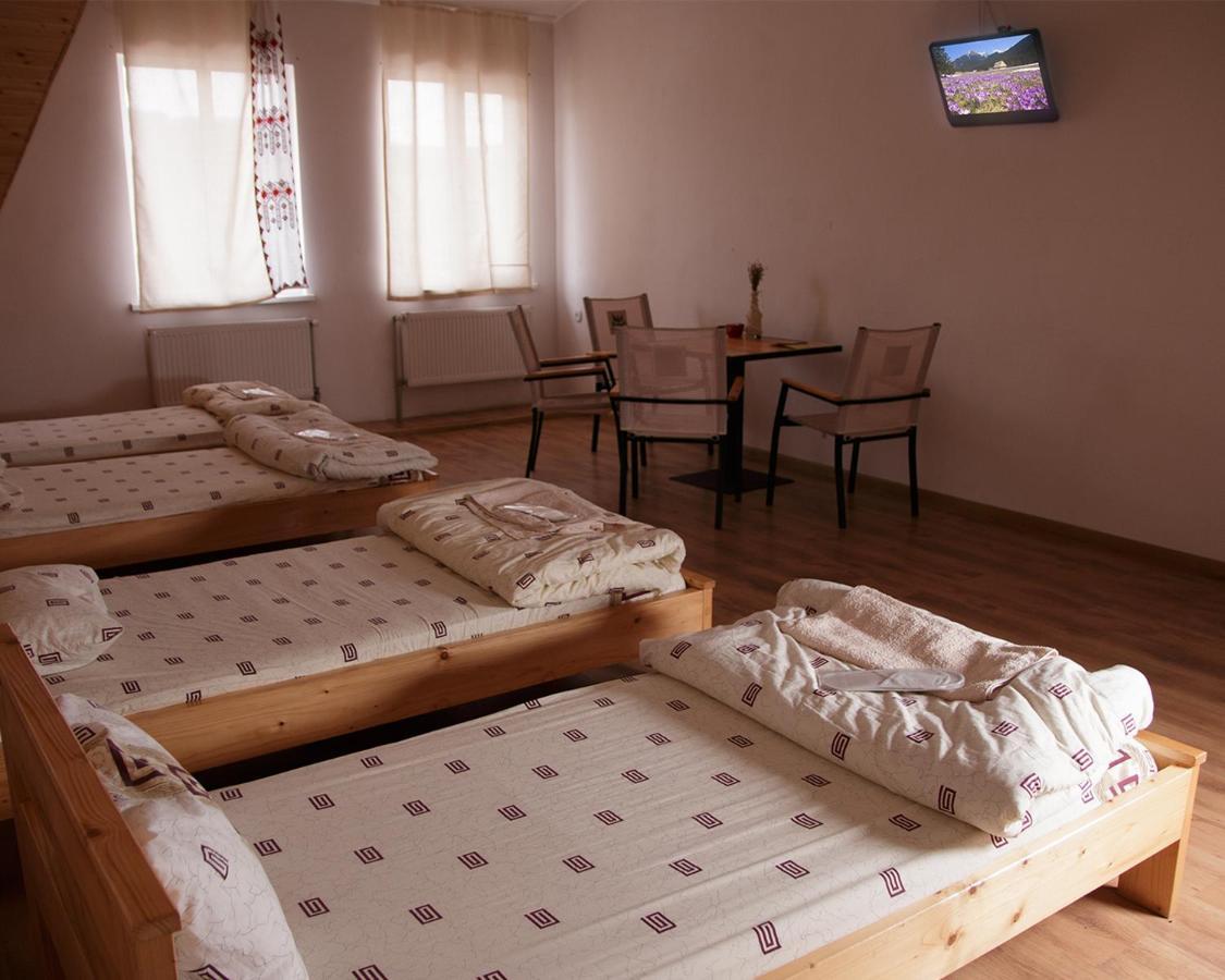 U Dvori Hotel Podgorodtsy ภายนอก รูปภาพ