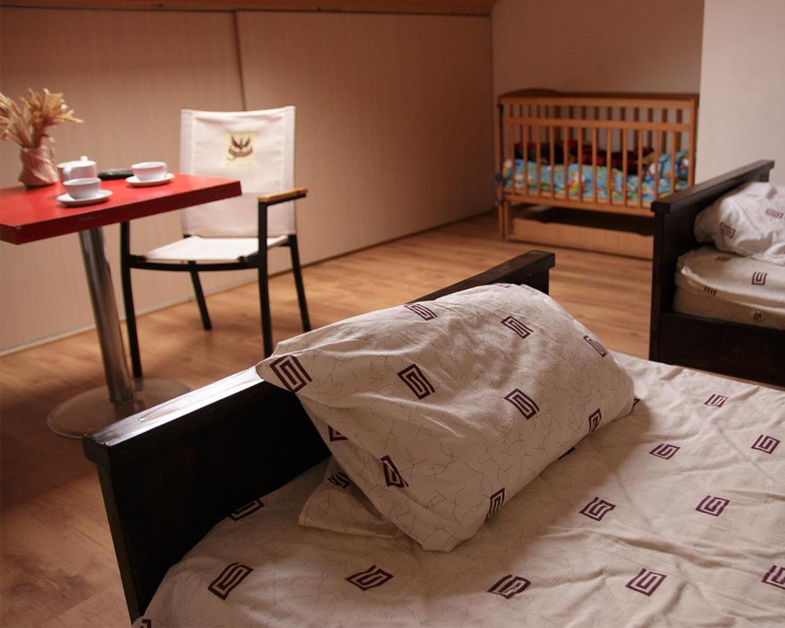 U Dvori Hotel Podgorodtsy ภายนอก รูปภาพ