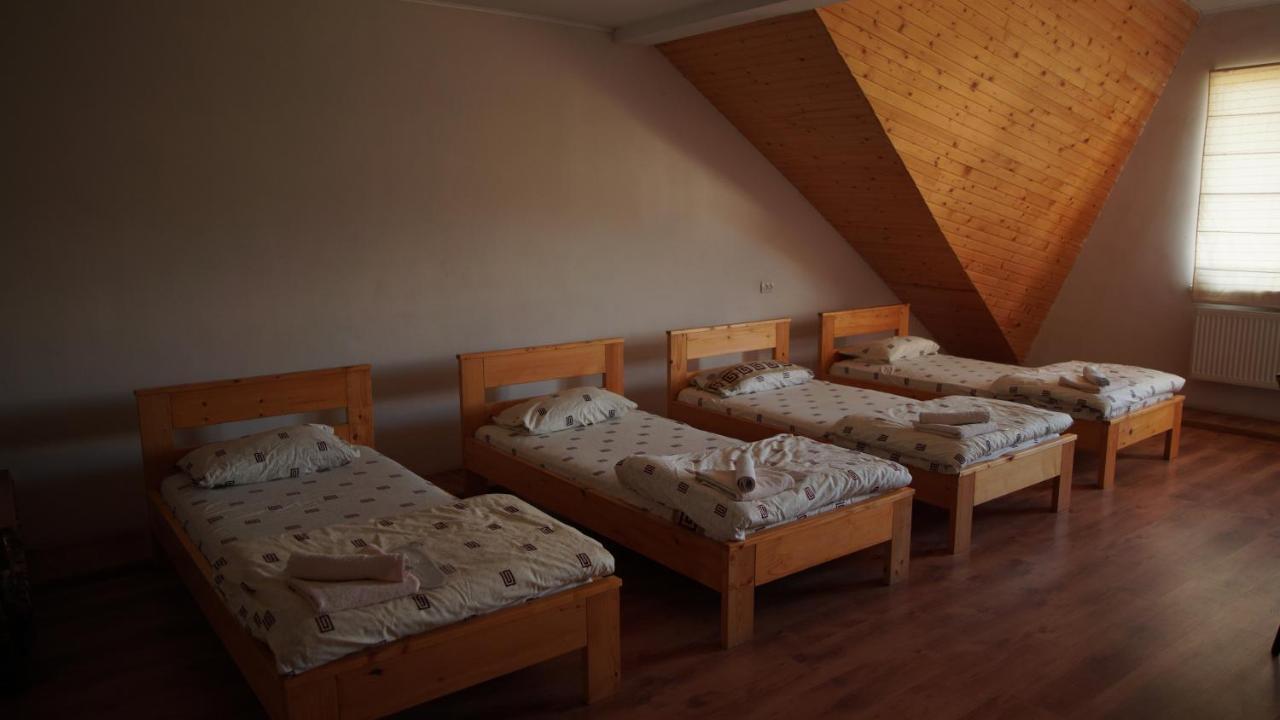 U Dvori Hotel Podgorodtsy ภายนอก รูปภาพ