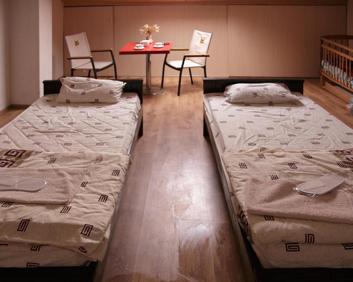 U Dvori Hotel Podgorodtsy ภายนอก รูปภาพ