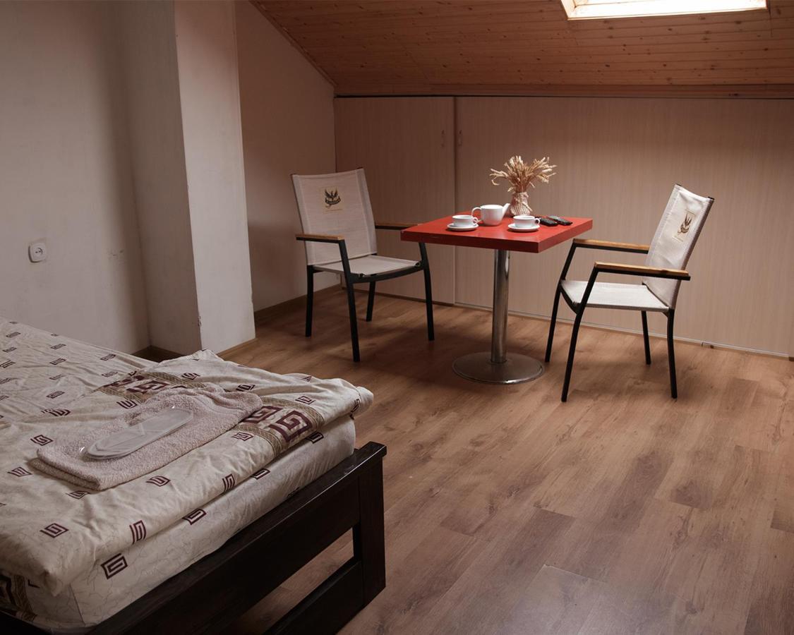 U Dvori Hotel Podgorodtsy ภายนอก รูปภาพ